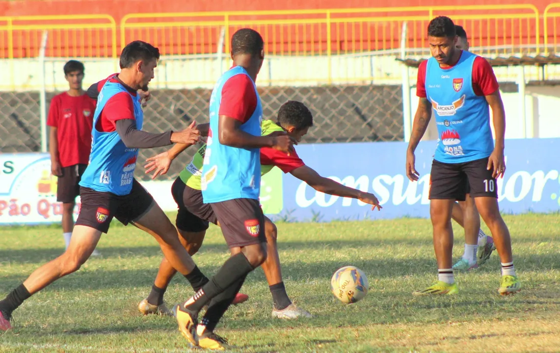 Apucarana Sports durante treino no Estádio Olímpio Barreto