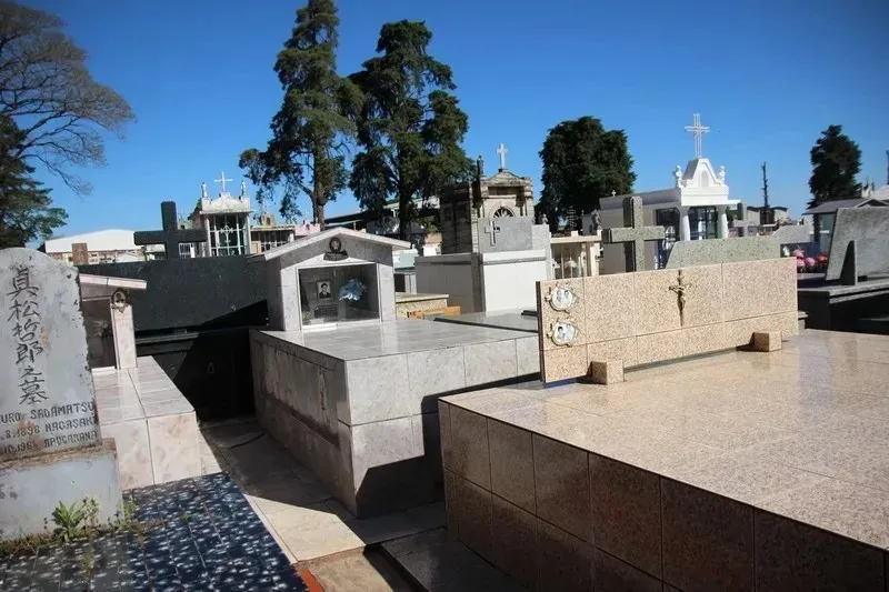 Conforme projeto aprovado, donos de jazigos podem enterrar seus pets nos cemitérios
