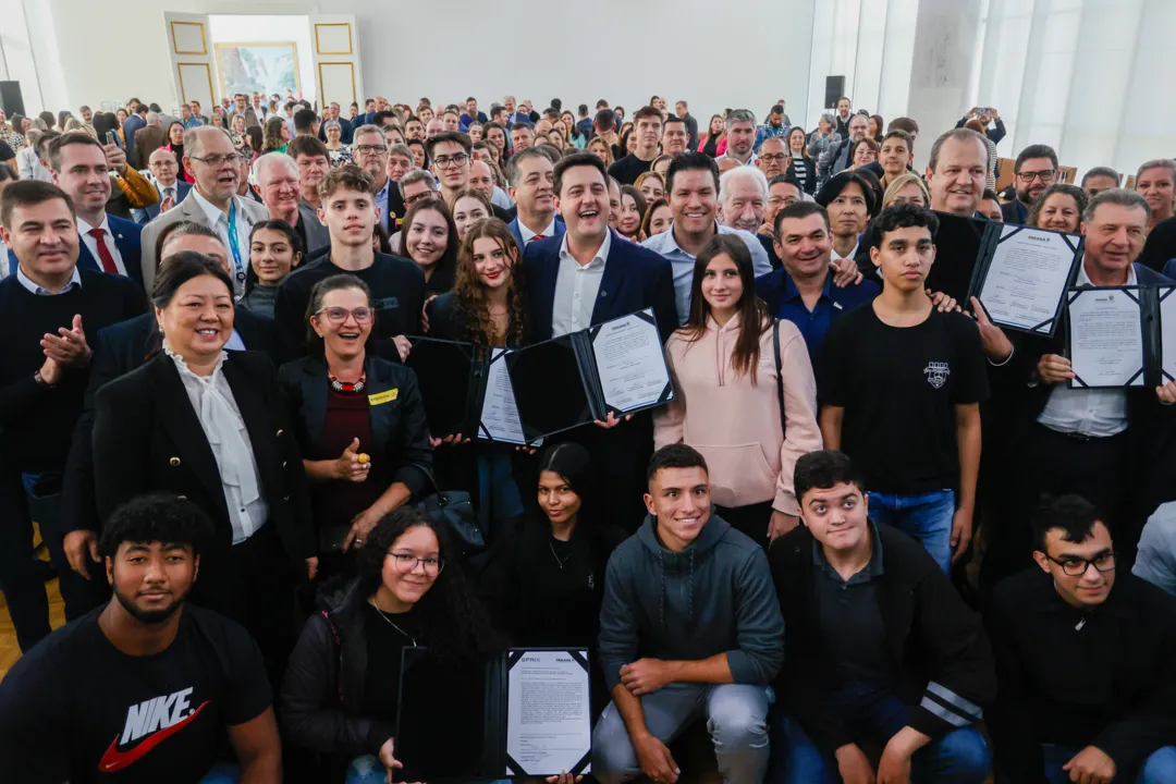 Lançamento do Projeto Talento Tech-Paraná no Salão de Atos do Palácio Iguaçu.