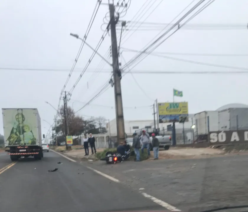 Motociclista fica ferido em acidente próximo ao Núcleo Adriano Correia