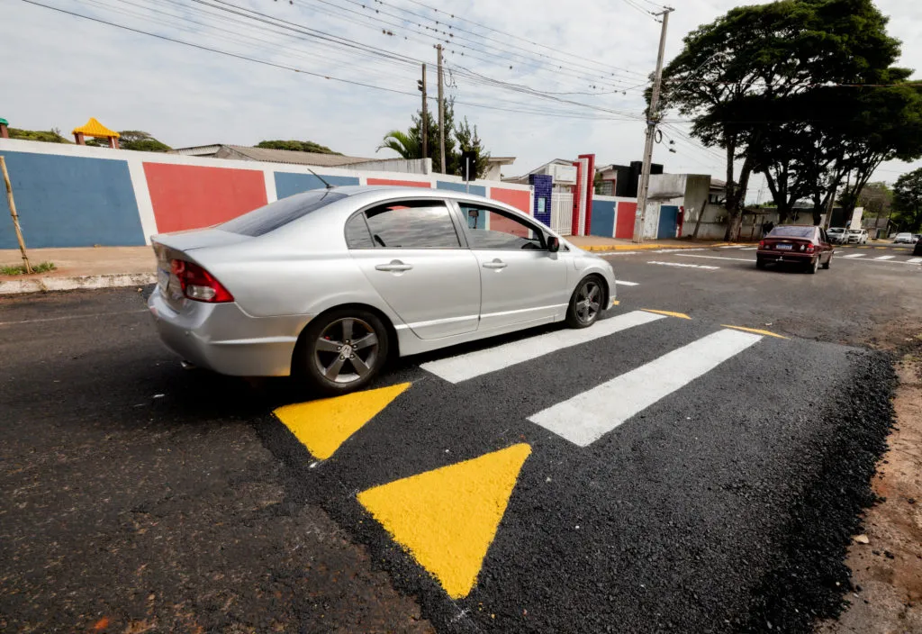 Nova faixa elevada na Vila Reis