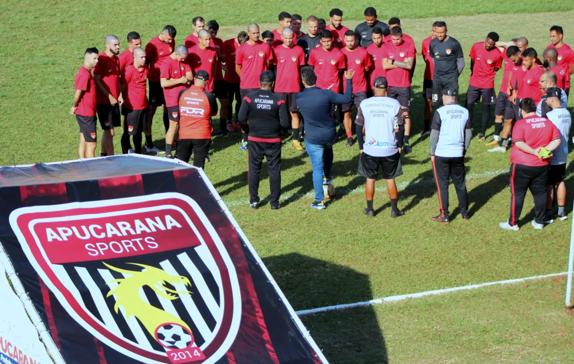 Toninho comandou as atividades do Apucarana durante a semana