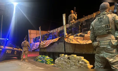 Polícia apreende caminhão carregado com coquetel de drogas no PR