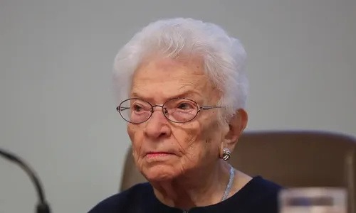 Deputada Luiza Erundina recebe alta depois de internação por mal-estar