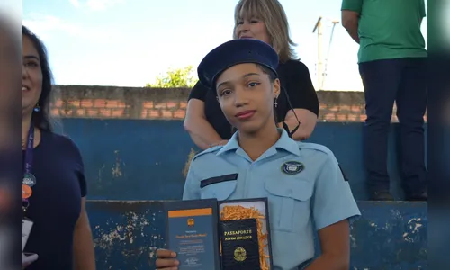 Aluna de colégio cívico-militar vence etapa do concurso de redação
