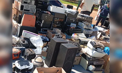 Mutirão coleta 3 toneladas de lixo eletrônico, pneus e colchões