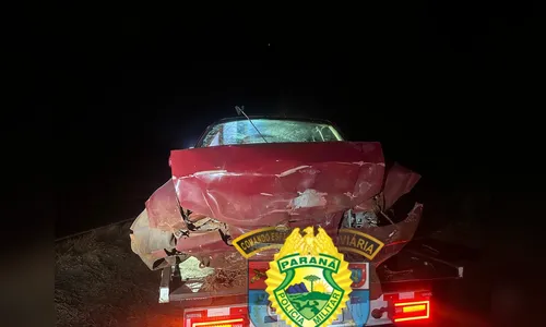 Motorista e passageiro morrem após carro bater contra barranco