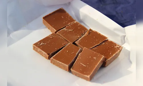 Gerente de loja é preso por extorsão de alunos após furto de chocolate