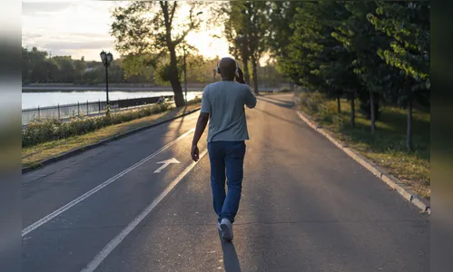 Andar ao menos 7.500 passos por dia reduz sintomas de asma, diz estudo