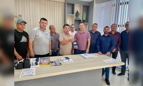 Câmara Municipal repassa veículo para a Prefeitura de Arapongas