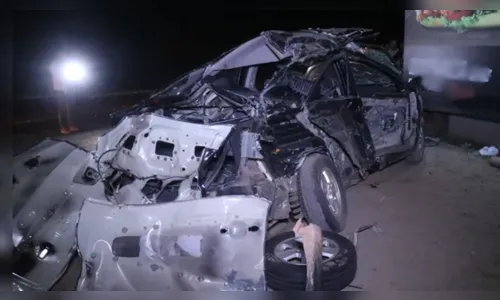 Motorista morre após bater de frente com caminhão no Paraná