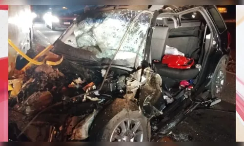 Carro desvia de vaca e bate em ônibus; mãe e filha estão entre mortos