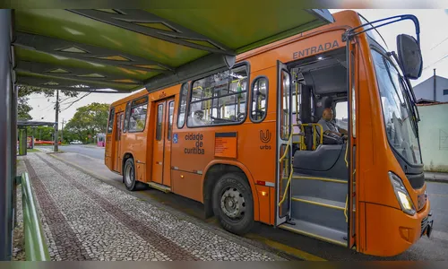 Homem é morto dentro de ônibus após defender casal vítima de homofobia