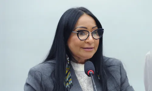 Quem é a deputada federal que usou verba para harmonização facial