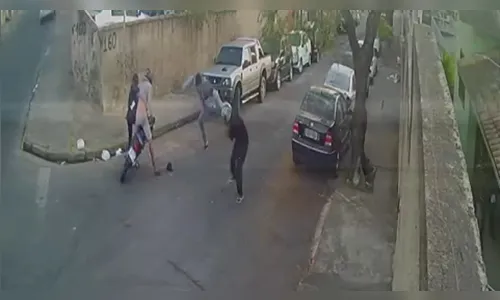 Bandidos levam 'surra' durante tentativa de assalto e fogem mancando