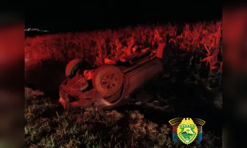 Motorista de 19 anos sai ileso após Ford Ranger capotar na PR-545