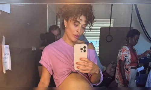 Juliana Paes surge com barrigão nos bastidores