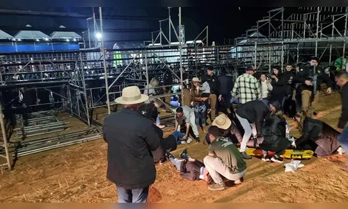 Arquibancada de rodeio desaba e deixa feridos no Paraná