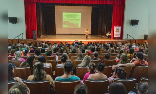 Escola de Pais promove discussão sobre práticas antirracistas