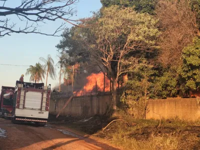 O incêndio destruiu o pátio da corporação