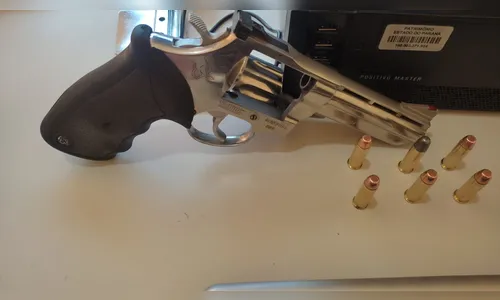 PM apreende revólver de homem que se envolveu em briga em festa junina