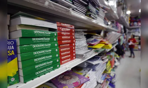 Rede estadual do PR arrecada material escolar para o Rio Grande do Sul