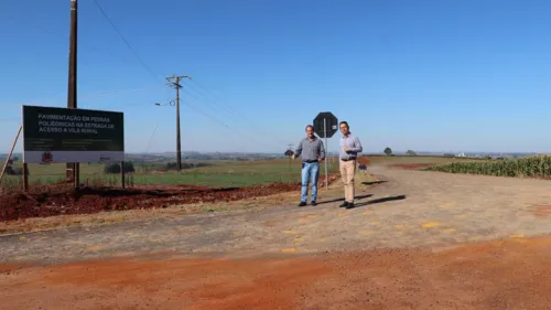 Prefeito Furlan e o vice Moisés da Farmácia visitam a obra