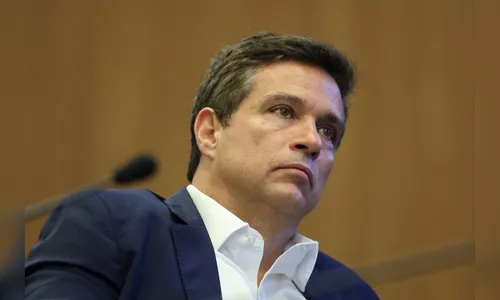 Campos Neto tem 'lado político' e trabalha contra o País, ataca Lula