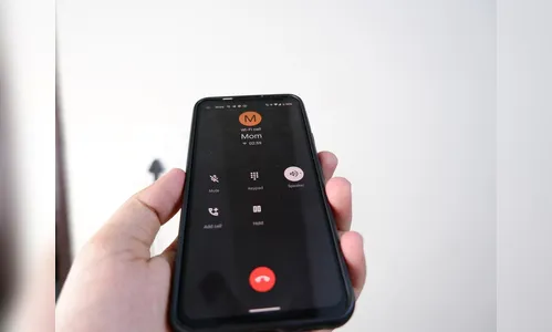 Filha chama a PM após padrasto bater na mãe dela no 'Afonso Camargo'