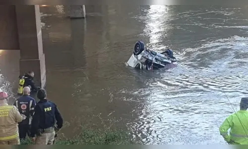 Idosa morre após carro cair de ponte e ficar submerso no Rio Tibagi