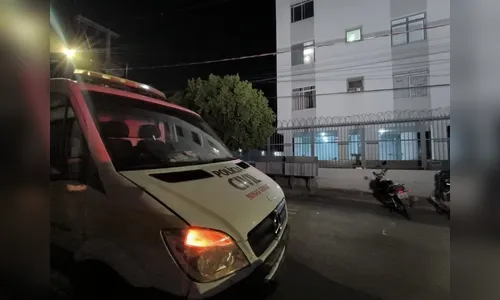 Morador sente 'cheiro forte' em apartamento e encontra mulher morta