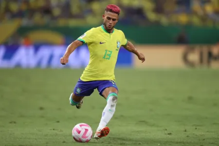 Yan Couto acatou o pedido e se apresentou à Seleção Brasileira na última semana sem o cabelo rosa