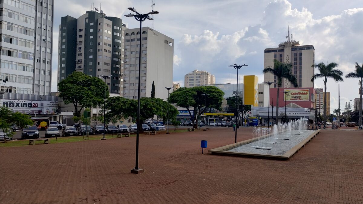 Casal perde R$ 2 mil ao encontrar 'chupa-cabra' em banco de Apucarana