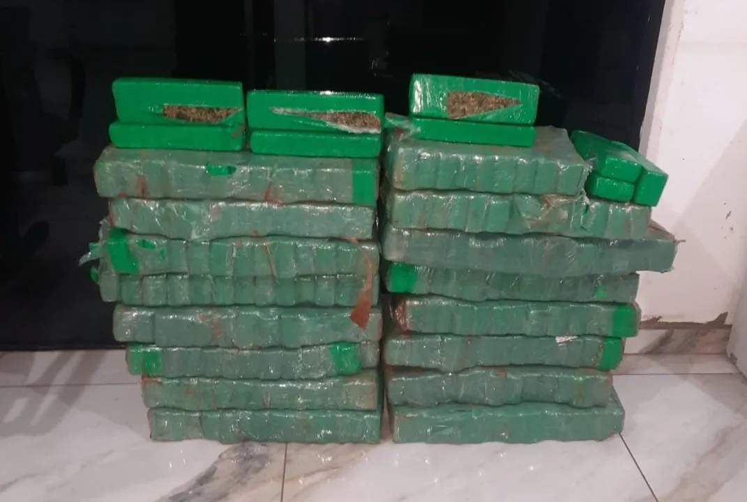 135 quilos da droga foram encontrados no carro