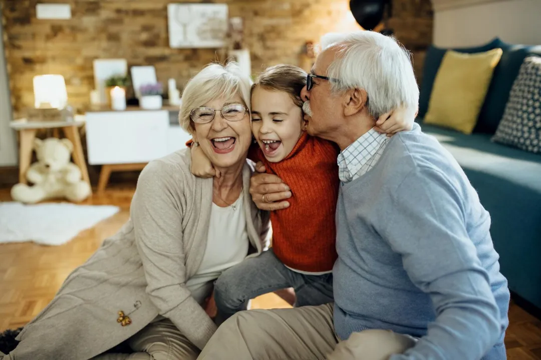 A presença dos avós no dia a dia dos pequenos traz também benefícios