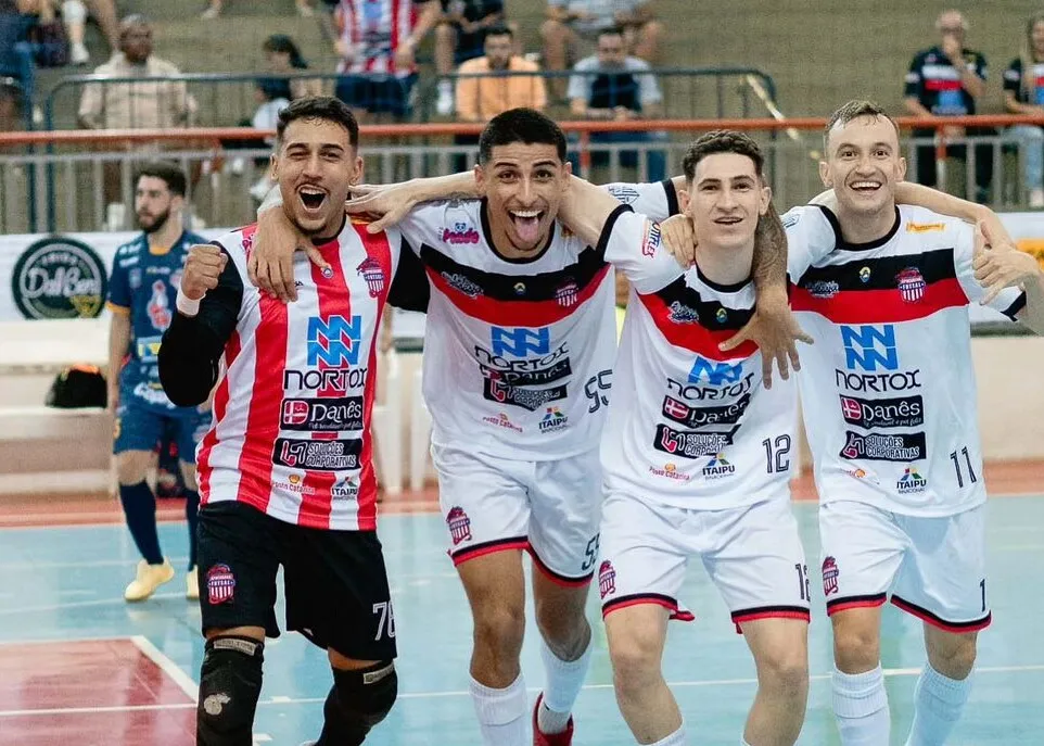 Apucarana Futsal em jogo no Lagoão