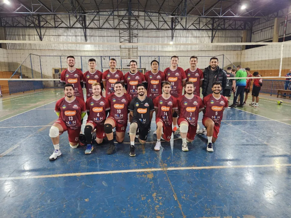 Equipe de voleibol apucaranense ficou em segundo lugar na competição