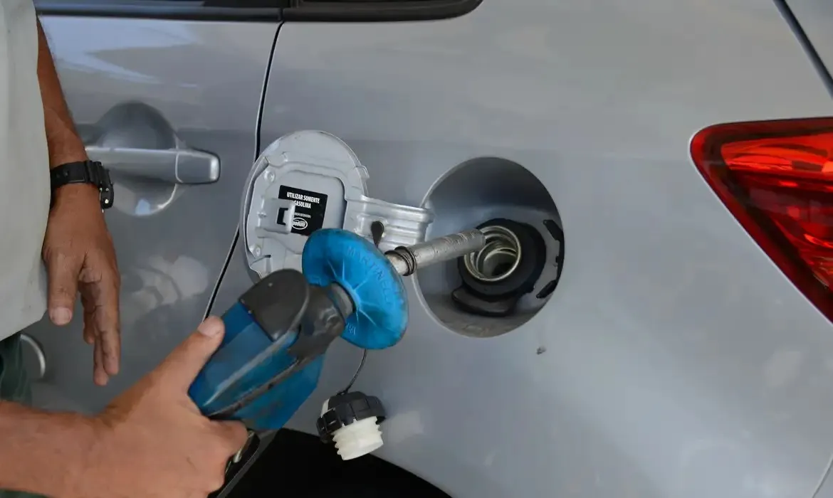 O impacto no preço da gasolina vendida ao consumidor final, que tem 27% de etanol em sua composição, deverá ser de R$ 0,15 por litro