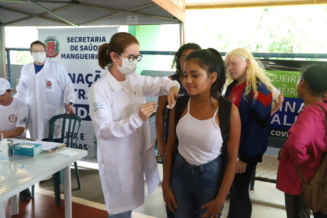 O secretário estadual de Saúde, Cesar Neves abre a campanha de imunizacao contra a Covid com  Vacina Bivlalente nedta segiunda-feira (27) na comunidade indigena Campina no municipio  de Mangueirinha, sudoeste do estado.
Foto: Geraldo Bubniak/AEN