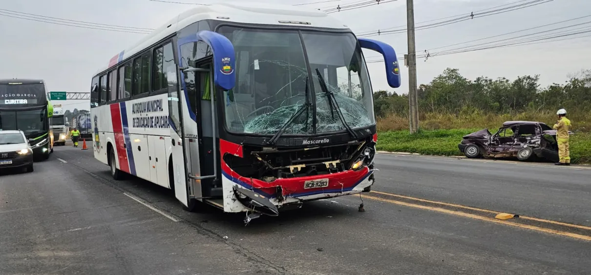 Ônibus da Autarquia de Educação de Apucarana