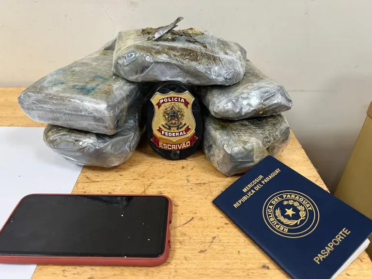 Passageira é presa no PR tentando embarcar com droga para a Espanha