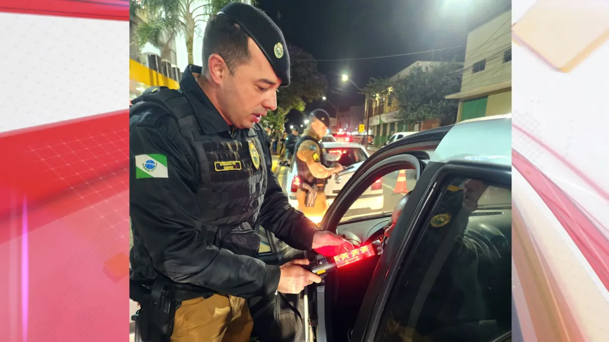 Polícia Militar realizou bloqueio na noite de sábado com teste de etilômetro