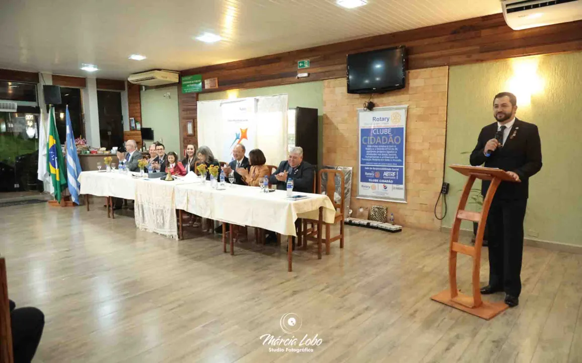 Rotary Jardim Alegre empossa nova diretoria e recebe 10 novos membros