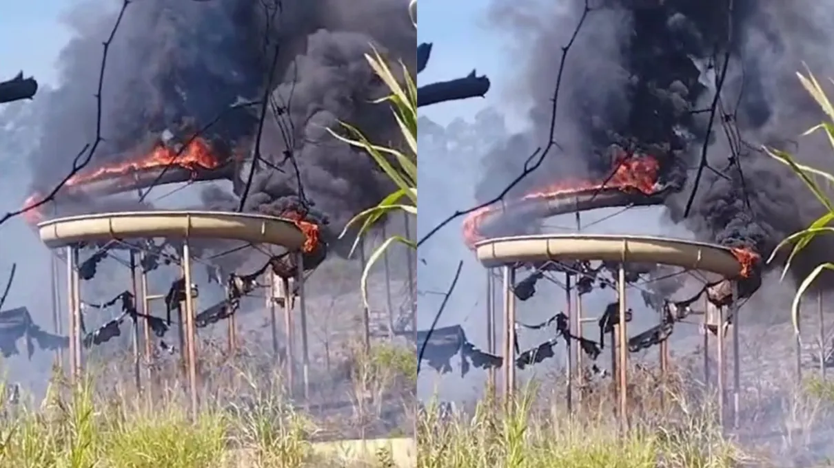 Tobogã abandonado é consumido por fogo