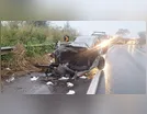 Vídeos mostram carro destruído após acidente na BR-376; veja