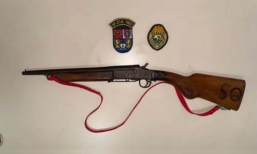 Arma abandonada é encontrada em telhado de bar em Faxinal