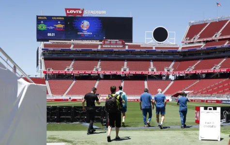 A partida acontece no Levi's Stadium, em Santa Clara, na Califórnia