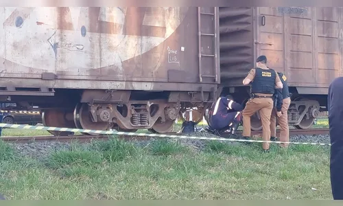 Homem com bicicleta motorizada morre após ser atropelado por trem