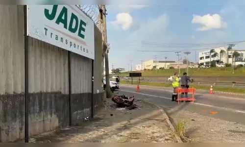 Colisão entre carro e moto causa morte de jovem nesta sexta-feira