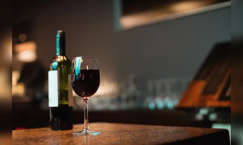 Amigos pedem vinho de R$ 1.650 achando que custava R$ 165